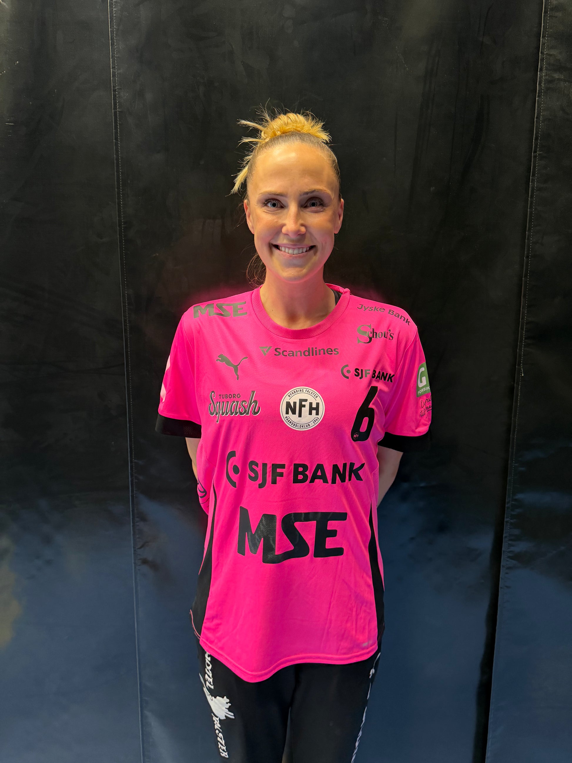 NFH's lyserøde Støt Brysterne-spillertrøje 2026 – #6 Moa Högdahl