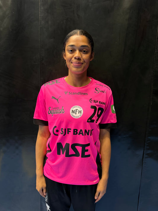 NFH's lyserøde Støt Brysterne-spillertrøje 2026 – #29 Isabelle Rydén