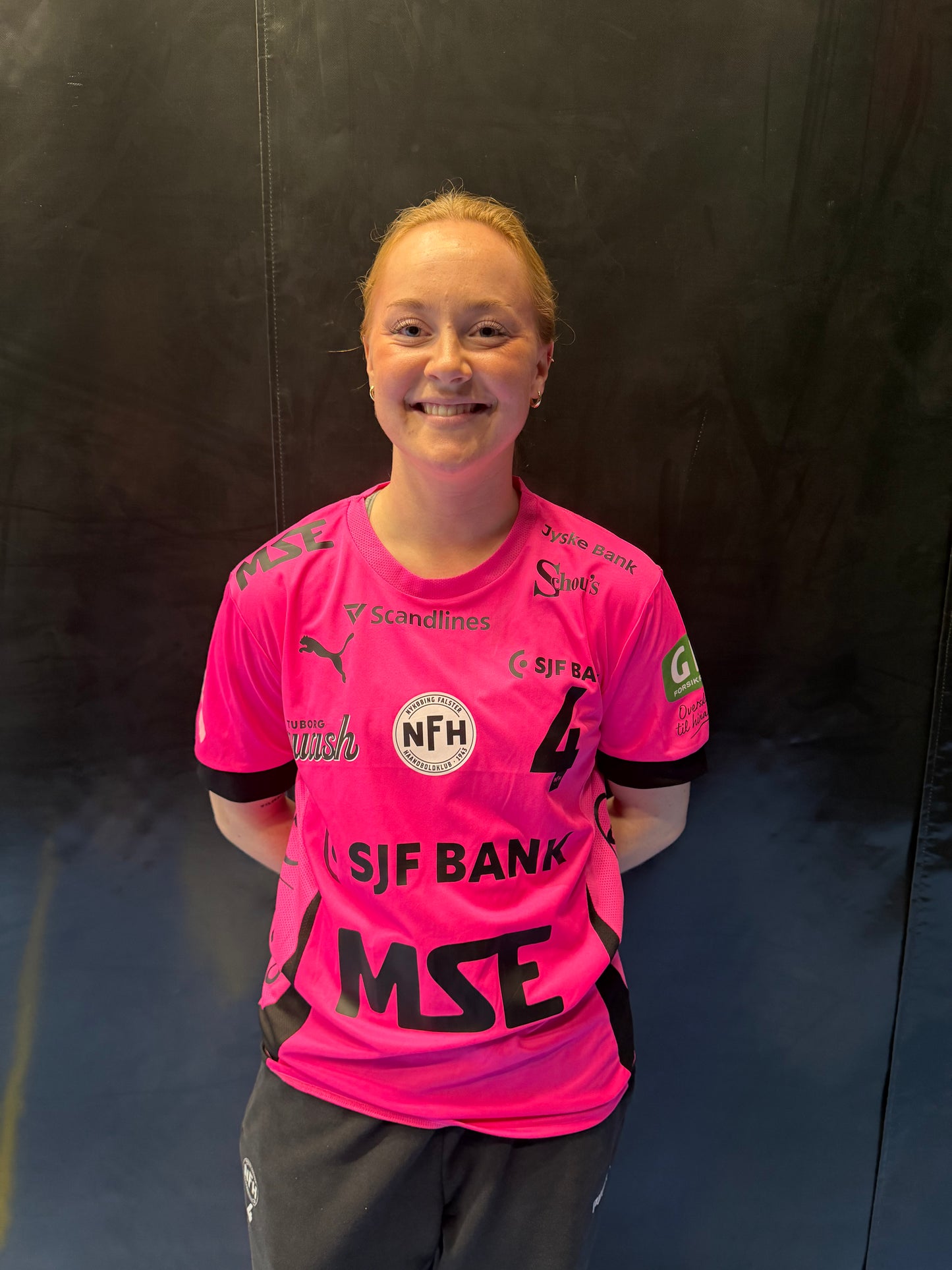 NFH's lyserøde Støt Brysterne-spillertrøje 2026 – #4 Tiril Jørstad Palm